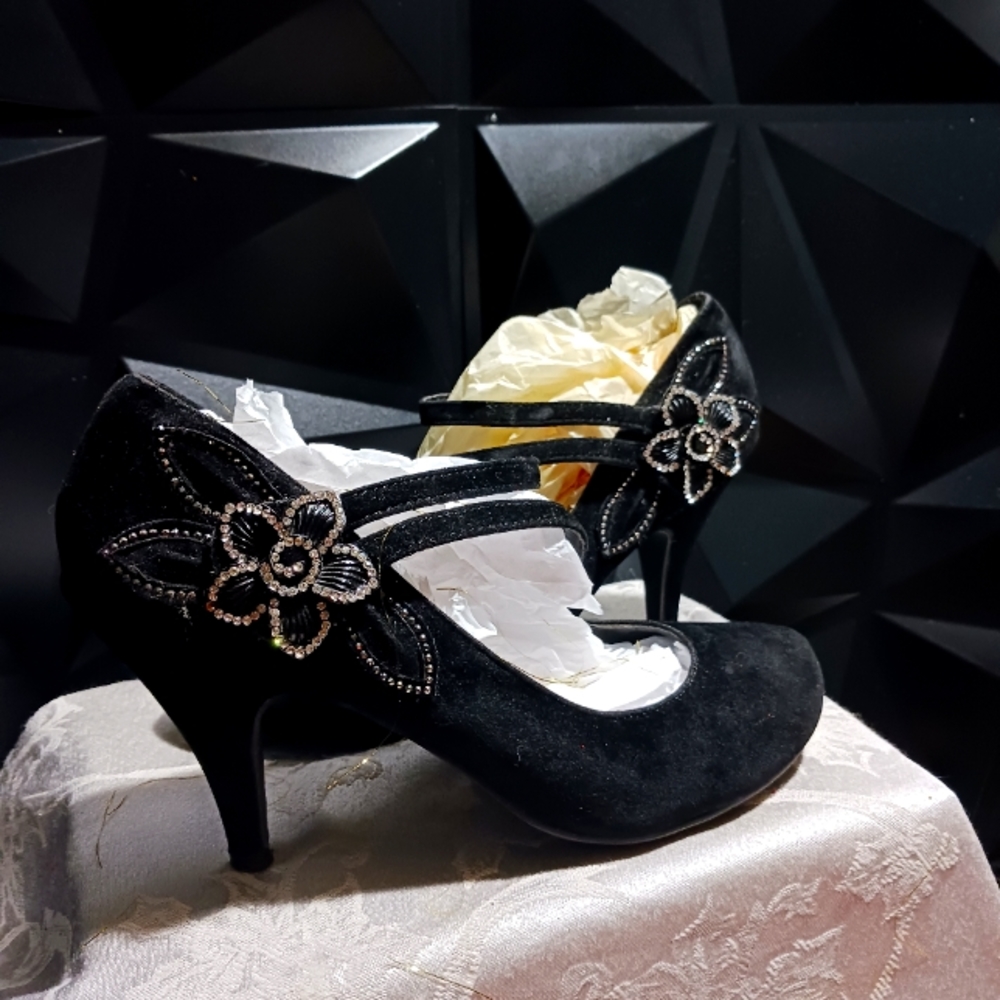 Black Seude Heels